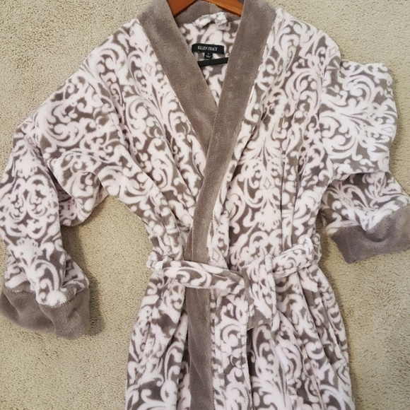 Ellen Tracy Intimates & Sleepwear Ellen Tracy Soft Fuzzy Robe